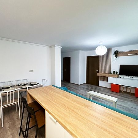 Mirandis Apartments - Comfort & Private Parking Near Coresi Mall Брашов Екстер'єр фото
