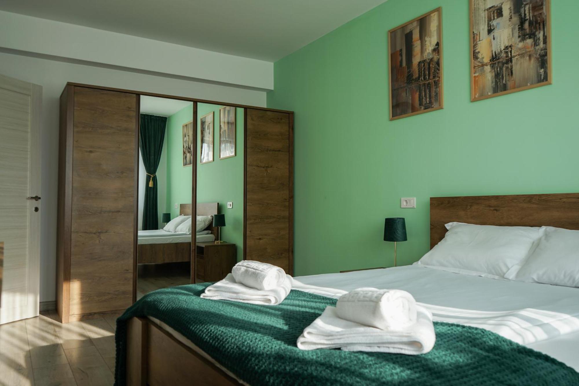 Mirandis Apartments - Comfort & Private Parking Near Coresi Mall Брашов Екстер'єр фото