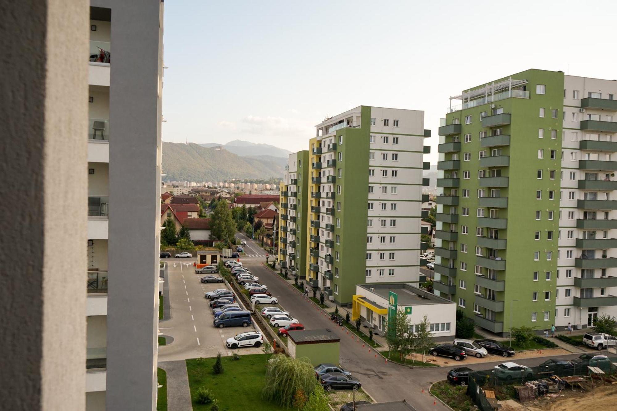 Mirandis Apartments - Comfort & Private Parking Near Coresi Mall Брашов Екстер'єр фото
