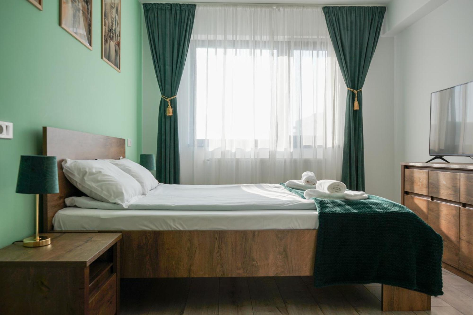 Mirandis Apartments - Comfort & Private Parking Near Coresi Mall Брашов Екстер'єр фото