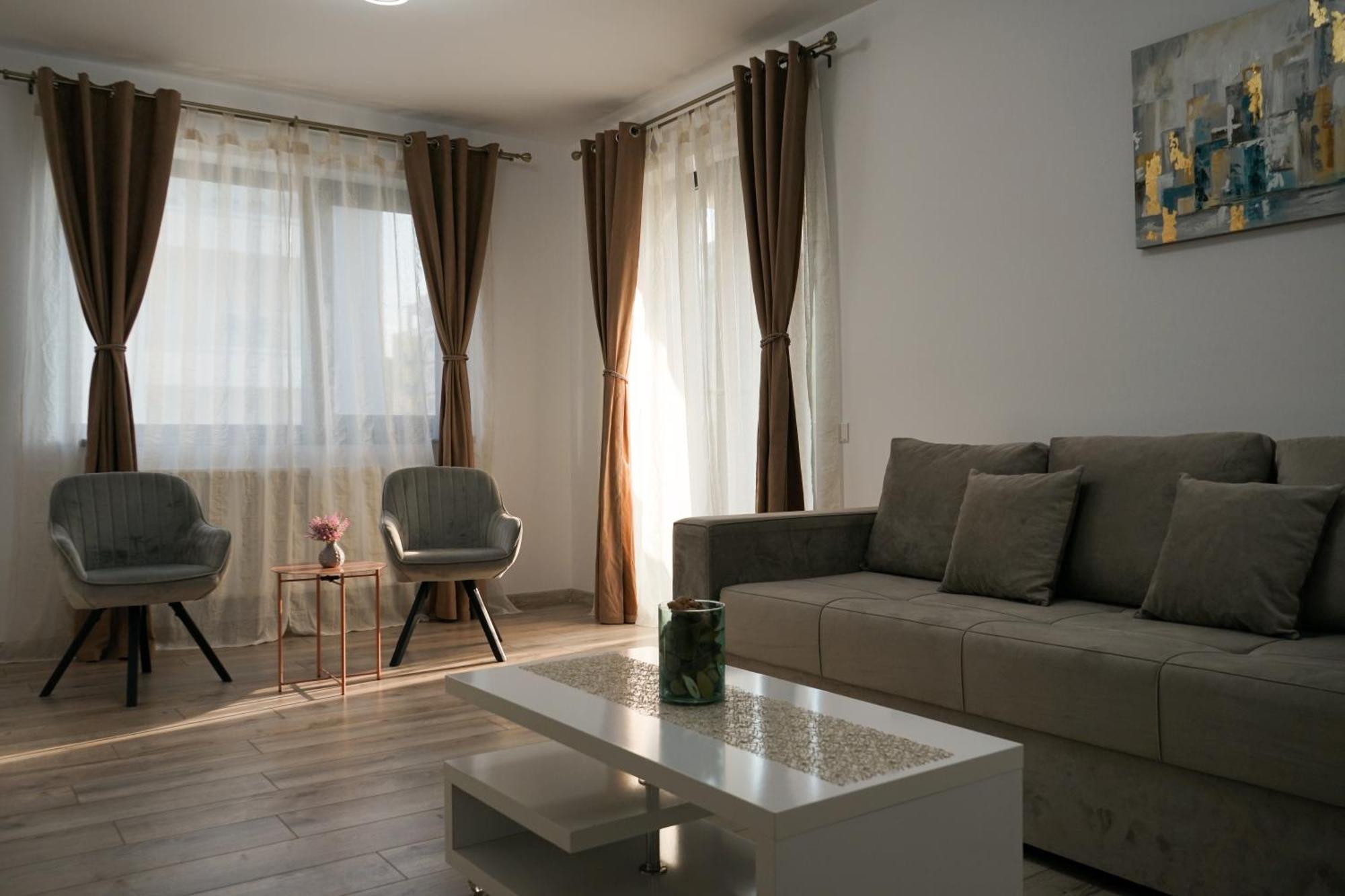 Mirandis Apartments - Comfort & Private Parking Near Coresi Mall Брашов Екстер'єр фото