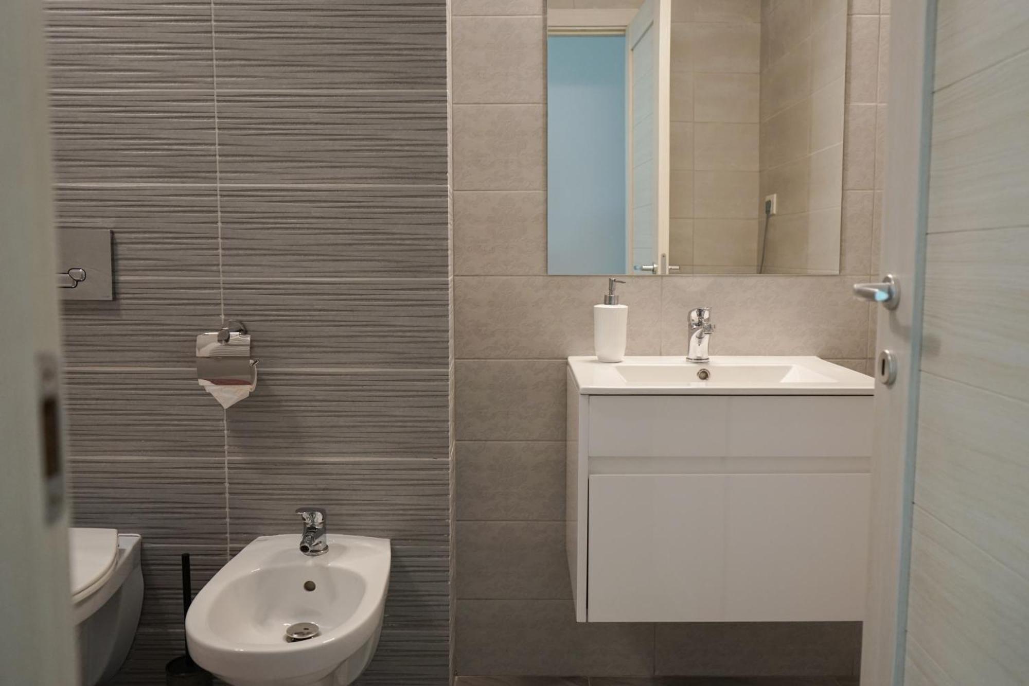 Mirandis Apartments - Comfort & Private Parking Near Coresi Mall Брашов Екстер'єр фото
