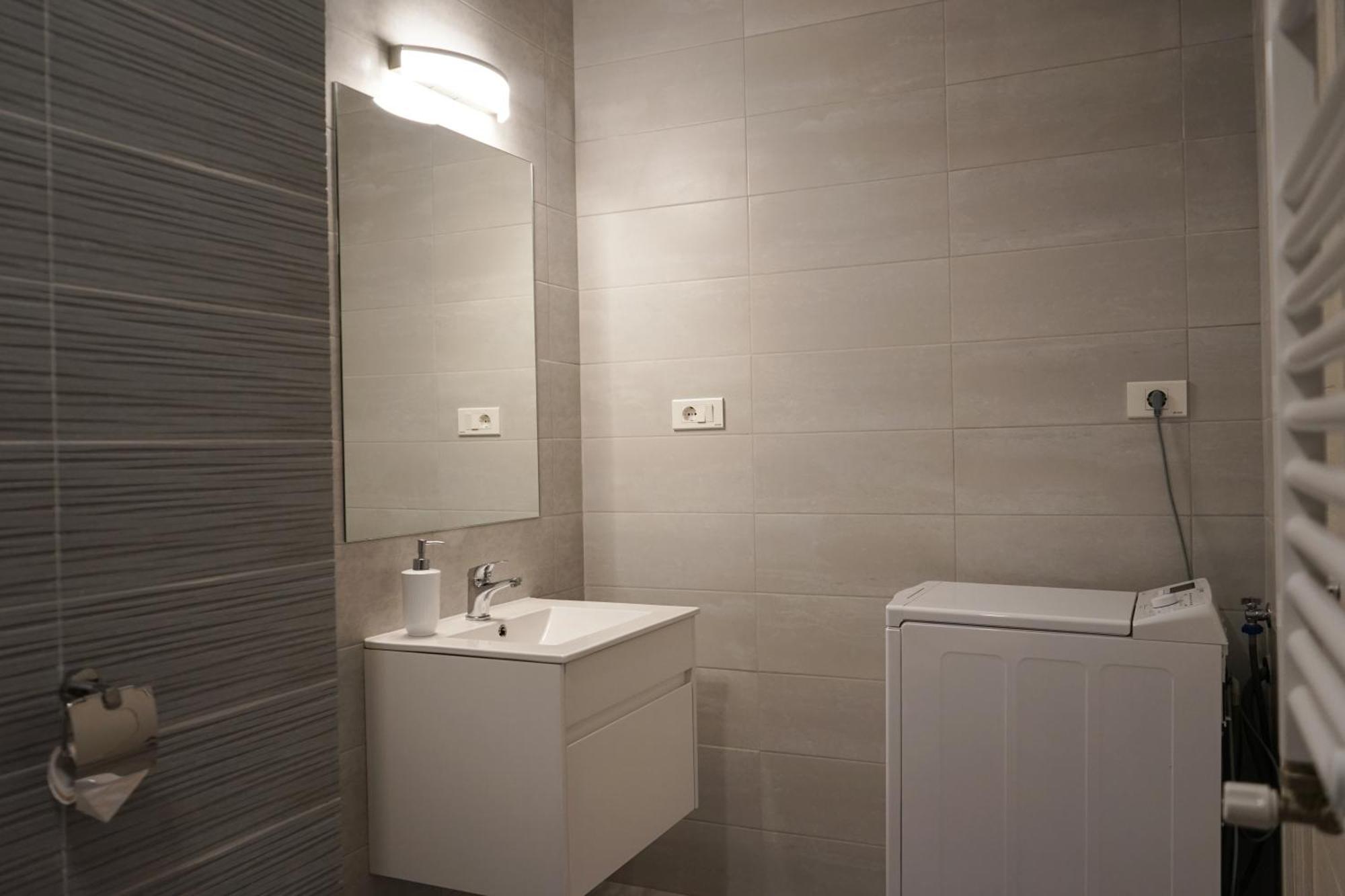 Mirandis Apartments - Comfort & Private Parking Near Coresi Mall Брашов Екстер'єр фото