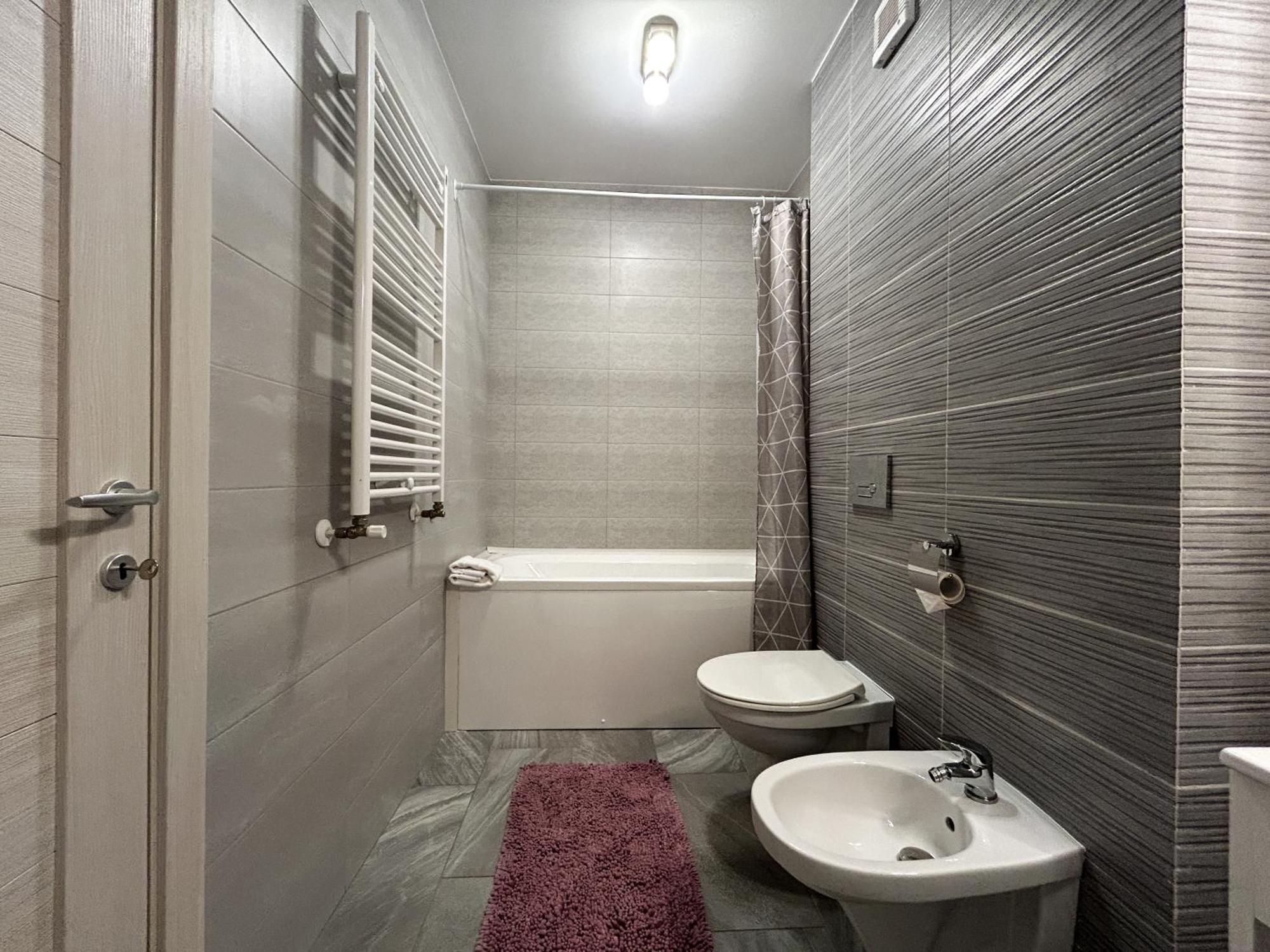 Mirandis Apartments - Comfort & Private Parking Near Coresi Mall Брашов Екстер'єр фото