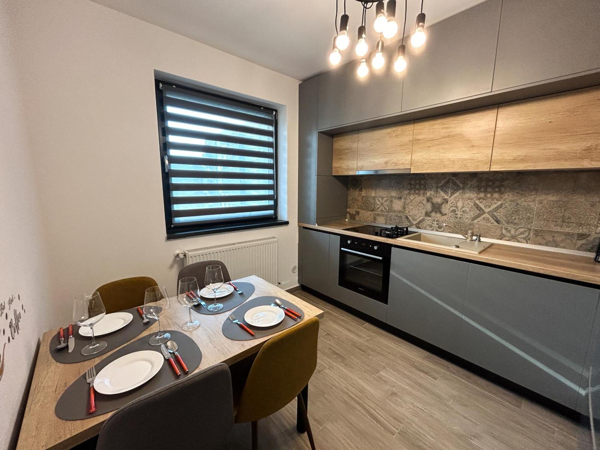Mirandis Apartments - Comfort & Private Parking Near Coresi Mall Брашов Екстер'єр фото