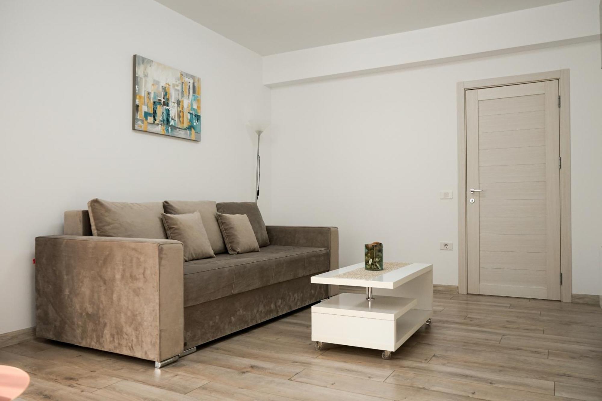 Mirandis Apartments - Comfort & Private Parking Near Coresi Mall Брашов Екстер'єр фото