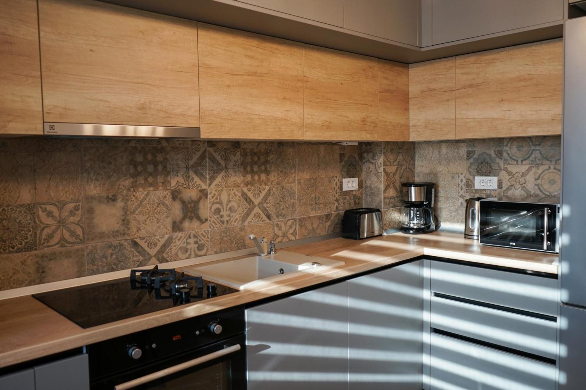 Mirandis Apartments - Comfort & Private Parking Near Coresi Mall Брашов Екстер'єр фото