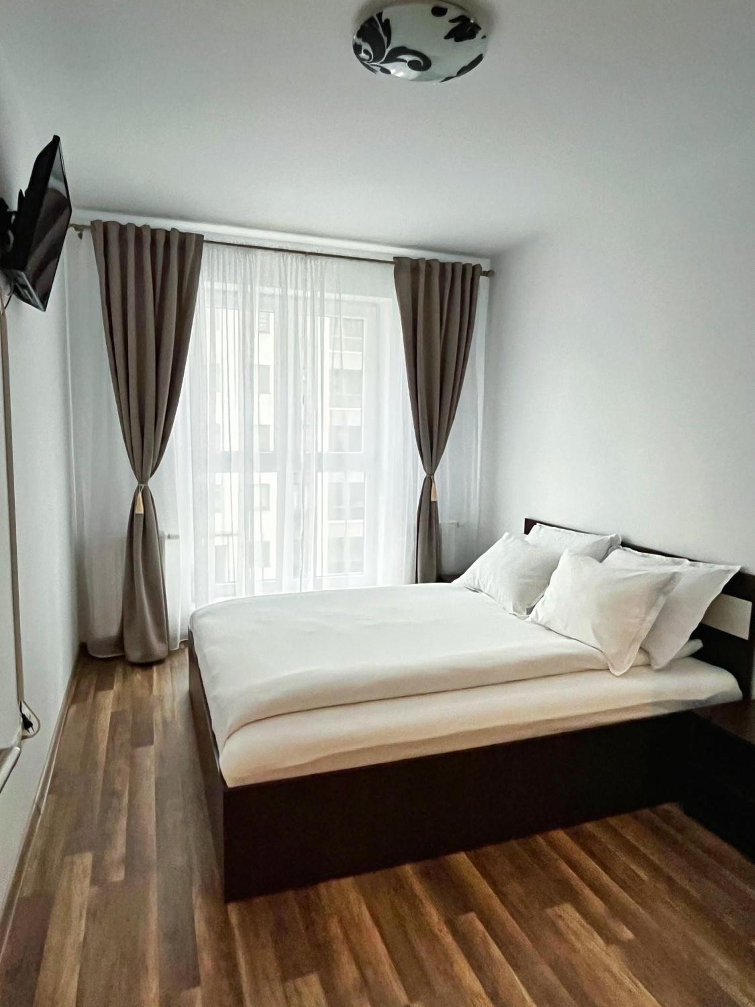 Mirandis Apartments - Comfort & Private Parking Near Coresi Mall Брашов Екстер'єр фото