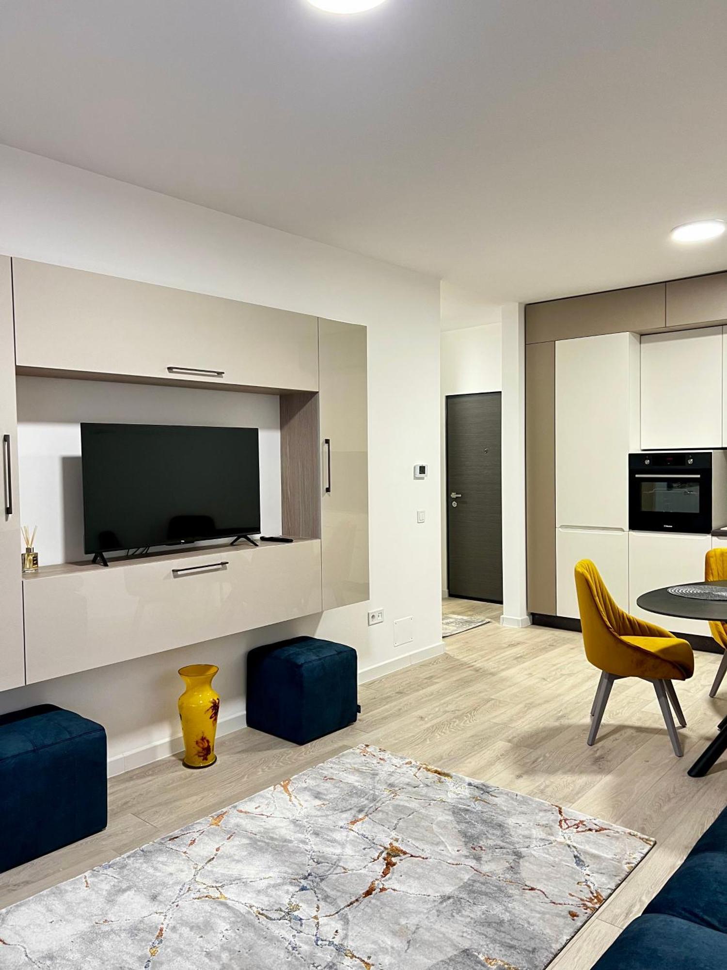Mirandis Apartments - Comfort & Private Parking Near Coresi Mall Брашов Екстер'єр фото