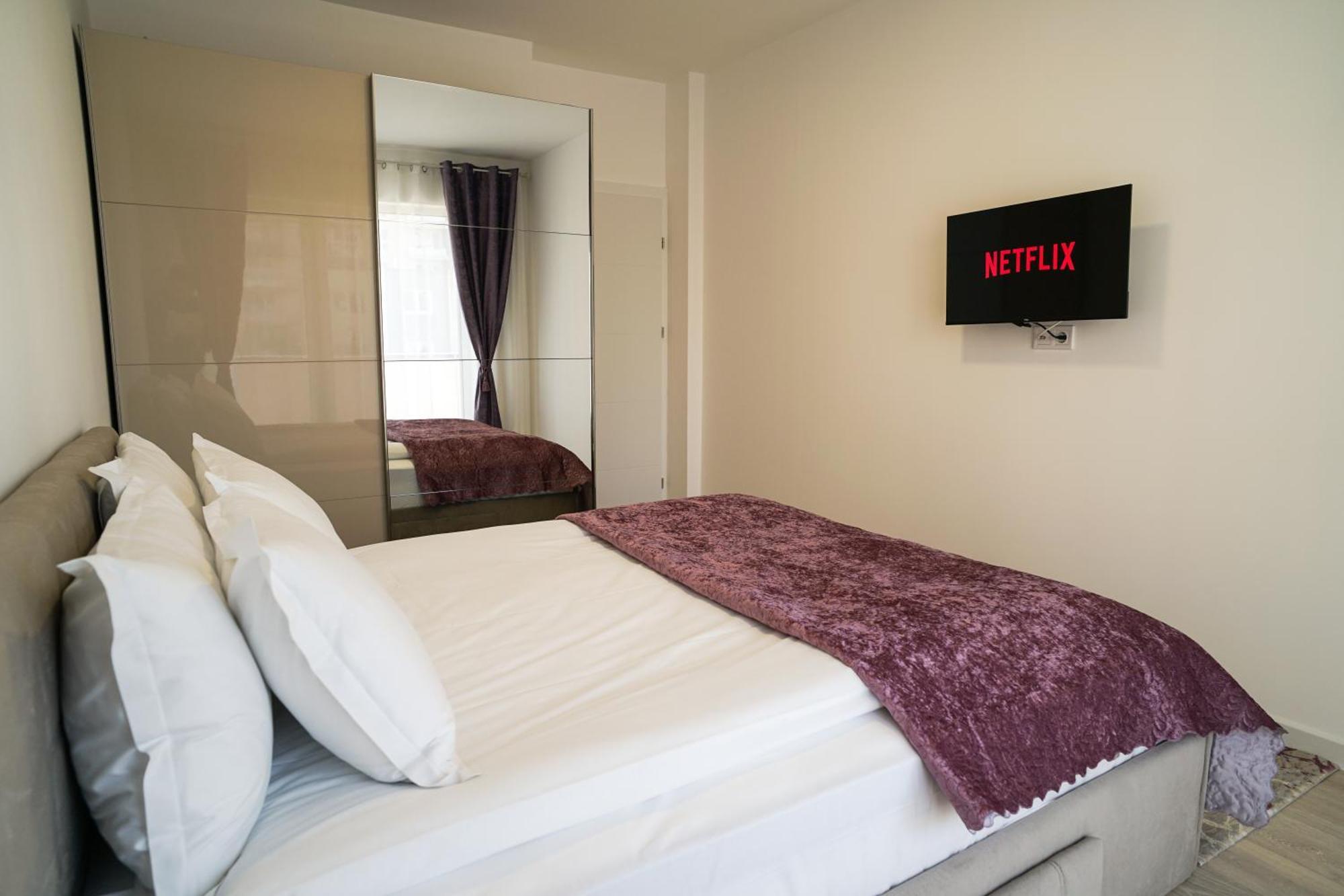 Mirandis Apartments - Comfort & Private Parking Near Coresi Mall Брашов Екстер'єр фото