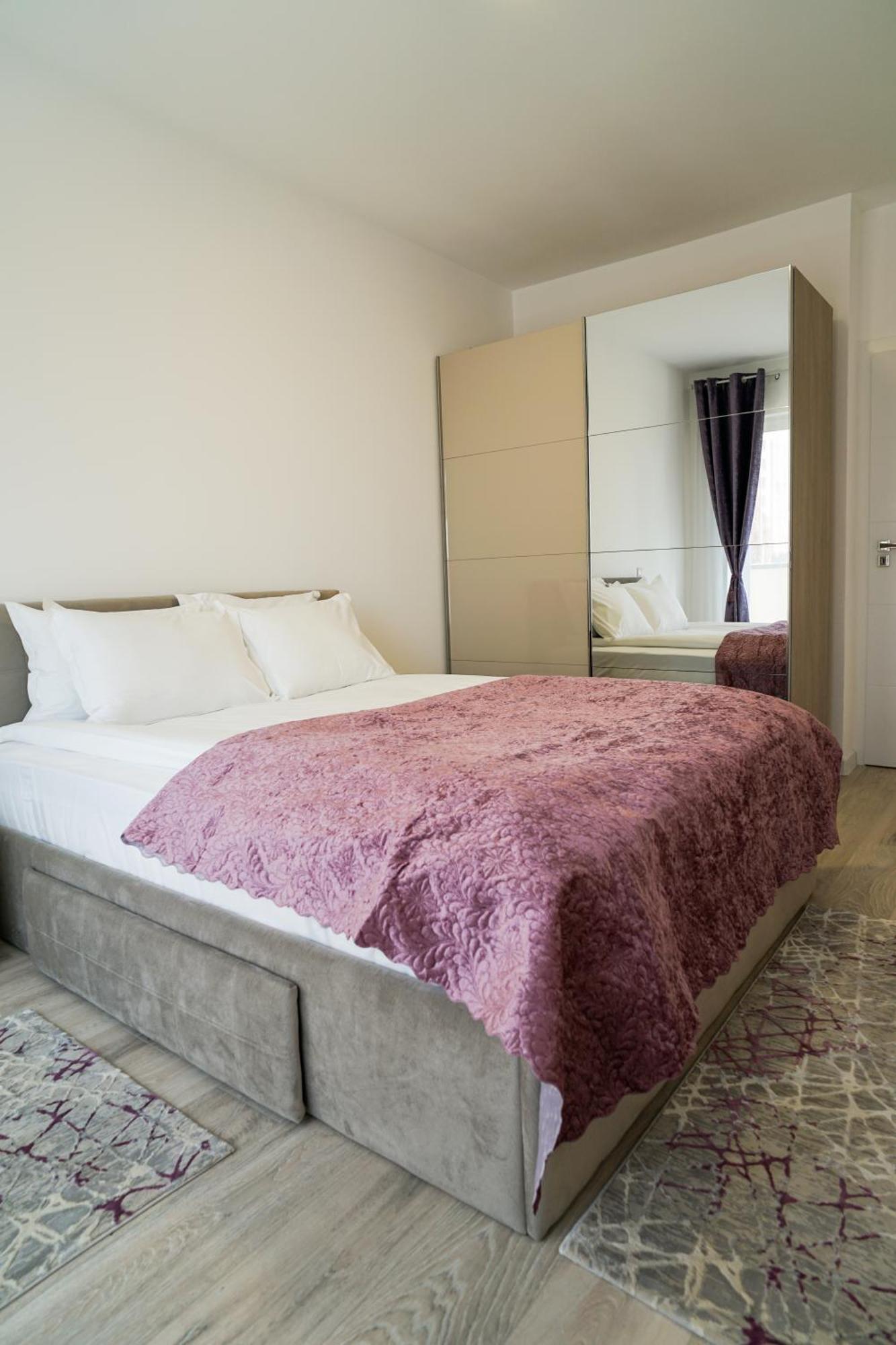 Mirandis Apartments - Comfort & Private Parking Near Coresi Mall Брашов Екстер'єр фото