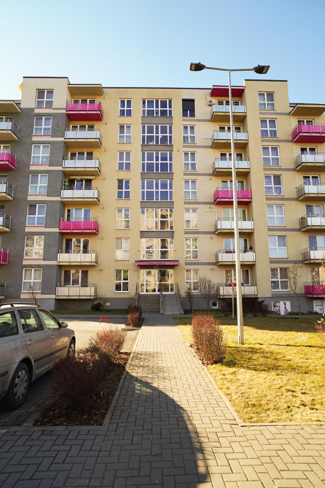 Mirandis Apartments - Comfort & Private Parking Near Coresi Mall Брашов Екстер'єр фото