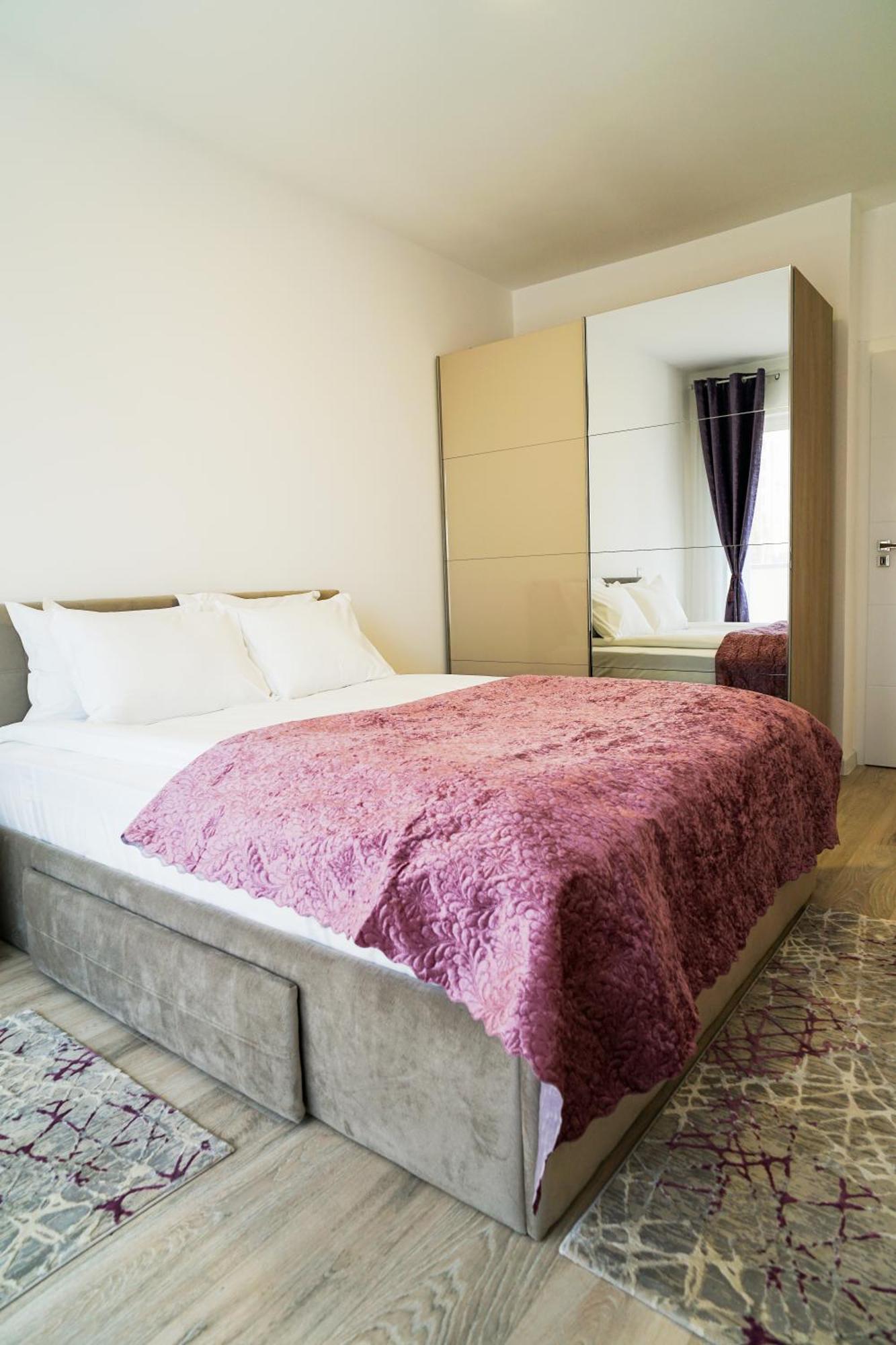 Mirandis Apartments - Comfort & Private Parking Near Coresi Mall Брашов Екстер'єр фото