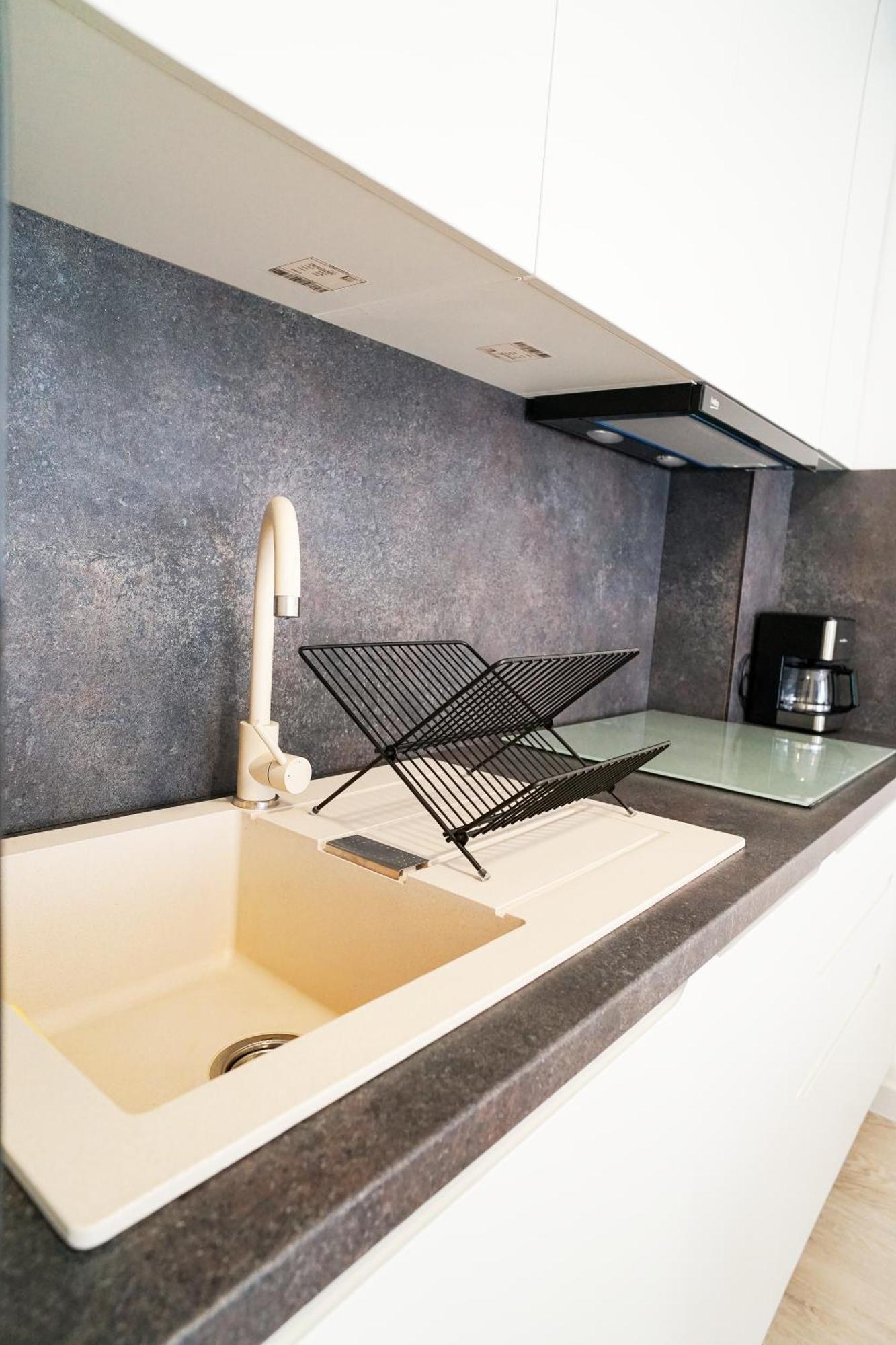 Mirandis Apartments - Comfort & Private Parking Near Coresi Mall Брашов Екстер'єр фото
